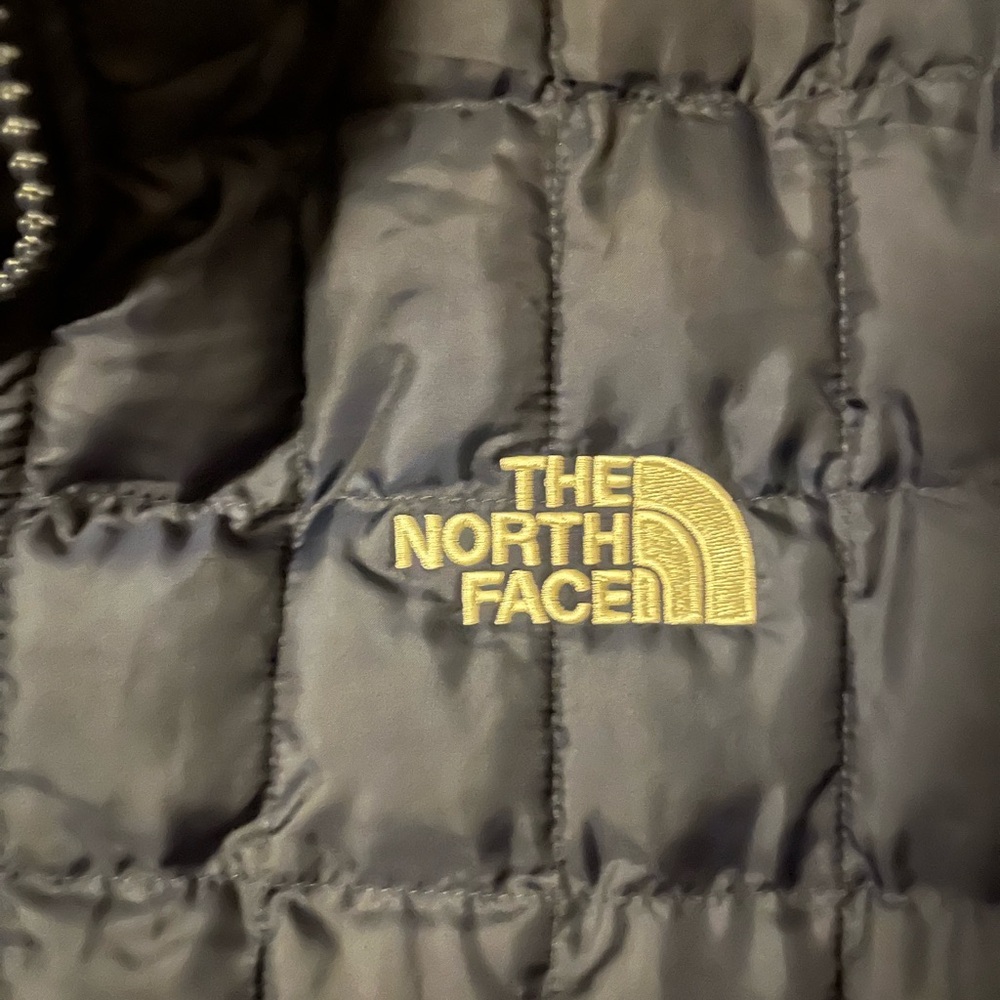 The North Face Women’s Summit Navy Insulated Vest - Picture 5 of 6